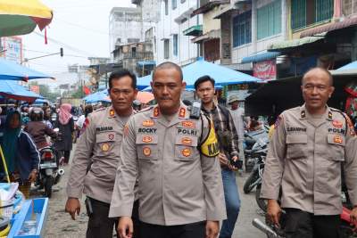 Jumat Curhat, Kapolres Asahan Blusukan di Pasar Diponegoro Kisaran Menjelang Hari Raya Idul Fitri 1444 H