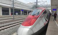 Kereta cepat Whoosh dari PT Kereta Cepat Indonesia China (KCIC).
