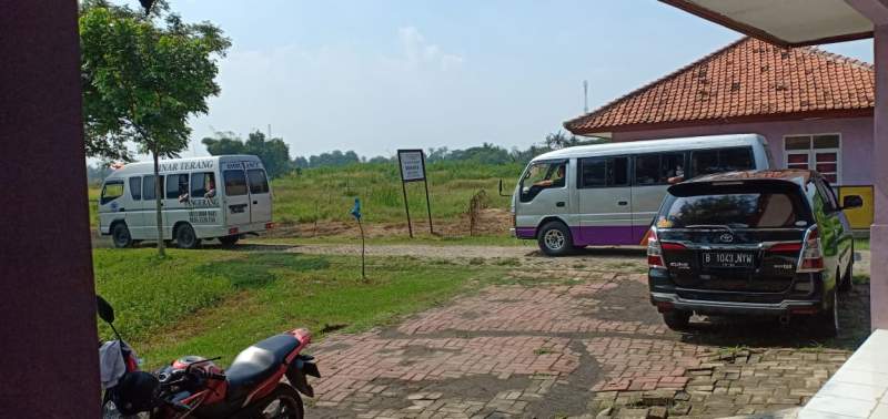 Tampak ambulan jenazah menghantar korban covid 19 berstatus PDP di Kab Tangerang.(iday)