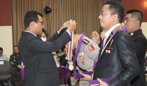 Gubernur Lemhanas Menyerahkan Penghargaan kepada Mantan Ajudan Wapres  Kombes Sabilul Alif