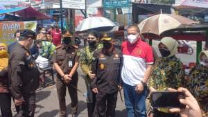 Aksi Borong Dagangan PKL, Jaksa Di DKI Jakarta  Diapresiasi