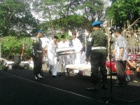 Anggota Paskibraka Provinsi Banten saat ikut menurunkan kapsul waktu.