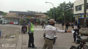 Cegah Covid 19, Pokja Wartawan Harian Kabupaten Tangerang Bagikan Masker