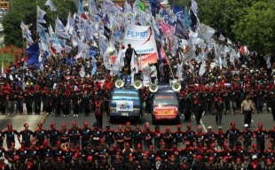 Mayday Ribuan Buruh Banten "Serbu' Jakarta