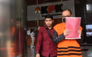 Rafael Alun Trisambodo usai pemeriksaan di Gedung KPK, Jakarta.