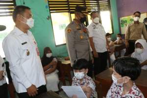 Wabup Tangerang Bareng Wakapolda Banten Tinjau Vaksinasi Anak Usia 6-11 Tahun