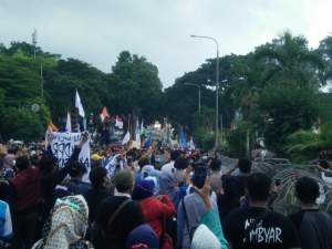 Tolak UU Ciptaker, Ribuan Buruh Kabupaten Serang Aksi Depan Pendopo Bupati dan Gedung Dewan