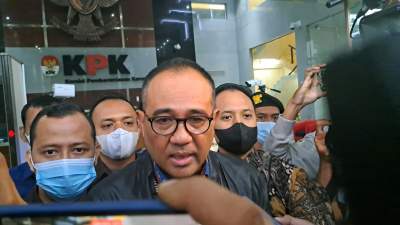 Eks Pejabat Direktorat Jenderal Pajak, Rafael Alun Trisambodo, saat memenuhi panggilan KPK beberapa waktu lalu.