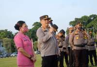 Asops Kapolri Irjen Agung Setya Imam Effendi saat memberikan pengarahan ke jajaran anggota kepolisian di Jakarta.