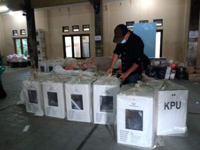 H-1 Jelang Pencoblosan, Ketua PPK Tirtayasa :Pulau Tunda Diutamakan Distribusi Logistik