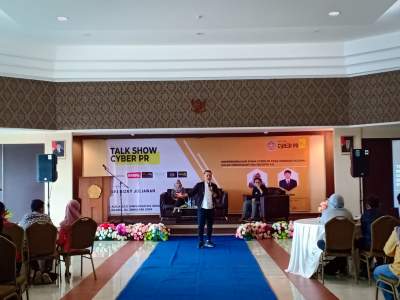 Memenuhi Tugas Mata Kuliah, Kampus Unsera Gelar Talkshow Cyber PR
