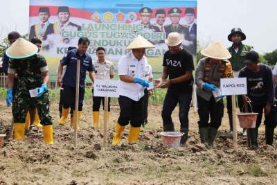 Dukung Misi Asta Cita, Pemkot dan Polri Lakukan Penanaman Bibit Bersama Kelompok Tani Jantan