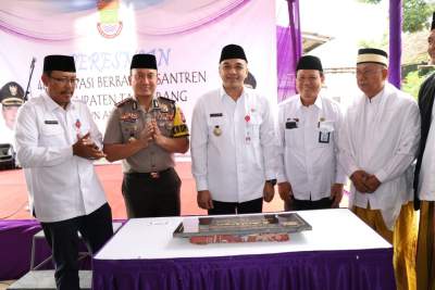 Peduli Santri, Bupati Zaki Resmikan Sanitasi Pondok Pesantren