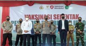 Zaki, Wakapolda dan Kapolresta Tangerang Hadiri Vaksinasi di Ponpes Kresek