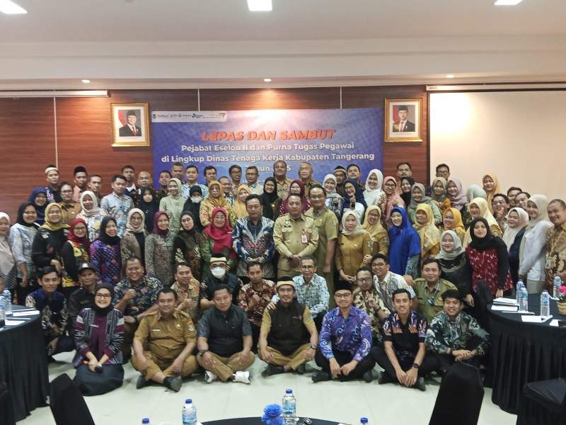 Acara Pisah Sambut Kadisnaker di Hotel Lee Semar Penuh Haru