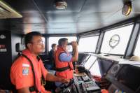 Gubernur Andra Soni Ikut Langsung Pencarian 5 Jurnalis Bersama Tim SAR di di Selat Sunda