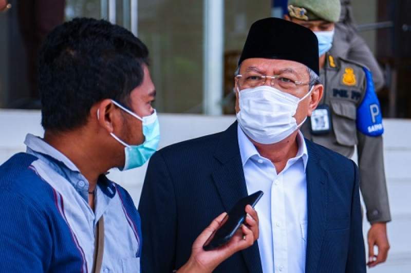 Walikota Tangerang Selatan, Benyamin Davnie saat Diwawancarai detakbanten.com