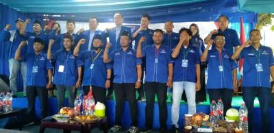 Ketua DPC Demokrat Tangsel, Julham Firdaus saat lantik ranting Demokrat di tujuh kelurahan Serpong Utara.