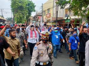 Di Iringi Shalawat Nabi, Pasangan Nasrul Eki Daftar Ke KPU Kabupaten Serang
