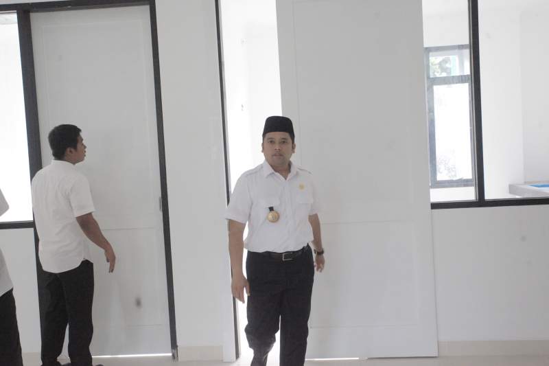 Wali Kota Tagerang Arief R. Wismansyah saat sidak di Gedung Labkesda.
