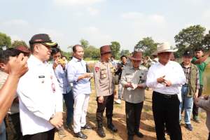 Pj Bupati Tangerang Dampingi Menteri Pertanian di Desa Mekarsari Jambe