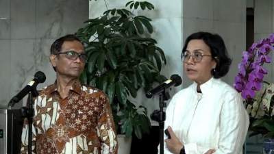 Menko Polhukam Mahfud MD dan Menteri Keuangan Sri Mulyani.
