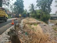 Bronjong Penahan Tanggul di Bantaran Sungai Desa Koper Ambruk