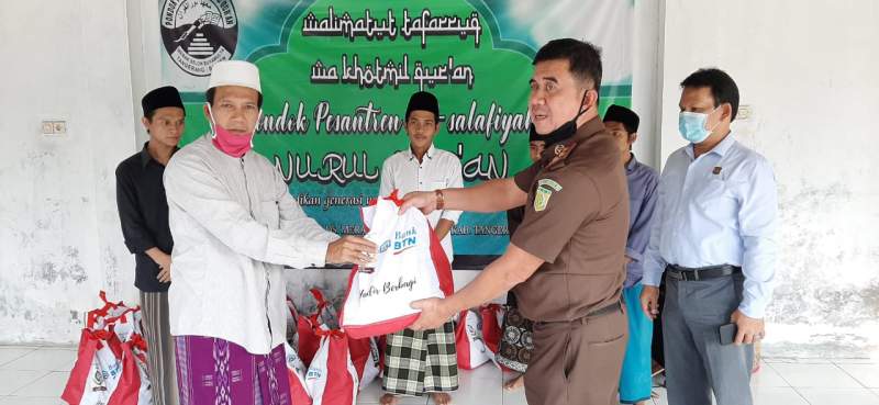 Kejari Kabupaten Tangerang Berikan Bantuan Sembako Bagi Ponpes Nurul Qu&#039;ran
