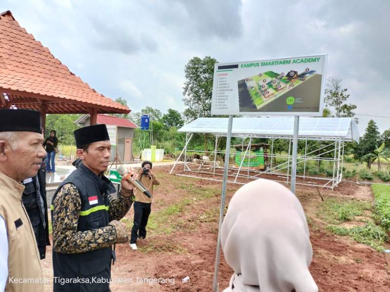 kades tapos hadir pada acara smartfarm academy.