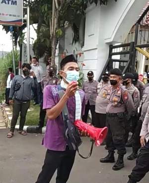 Aliansi Bela Kyai Banten Geruduk Kantor Kejati Banten