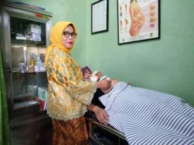 Peringati Hari Kartini, Pelayanan di Kota Tangerang Kenakan Kebaya