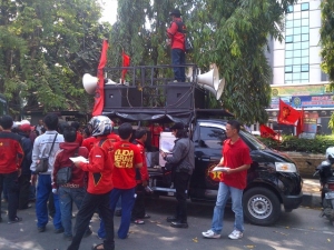 Buruh saat gerubuk PN Tangerang