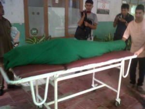 Mayat Pasutri Asal Bandung Diambil Keluarganya