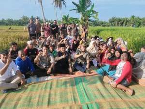 Wali Kota Tanjungbalai Lakukan Panen Padi Sawah bersama Masyarakat