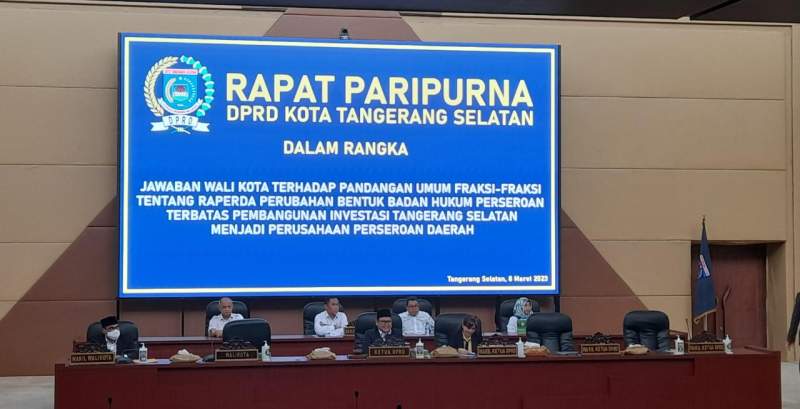 Rapat paripurna penyampaian jawaban Walikota Tangsel soal Raperda perubahan badan hukum PT PITS.