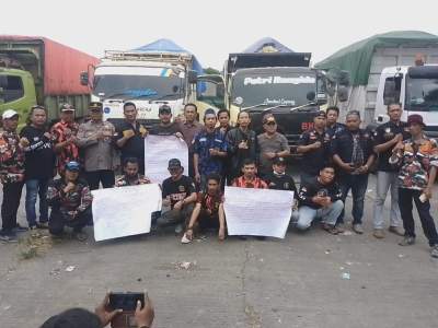 Protes Truk Tanah,  Puluhan Ormas di Balaraja Gelar Aksi Unjuk Rasa