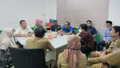 Komisi III DPRD Tangsel saat Sidak di pasar Ciputat.