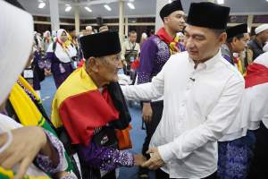 Wagub Banten A Dimyati Natakusumah Lepas Jamaah Haji Kloter 33 JKG Kabupaten Pandeglang