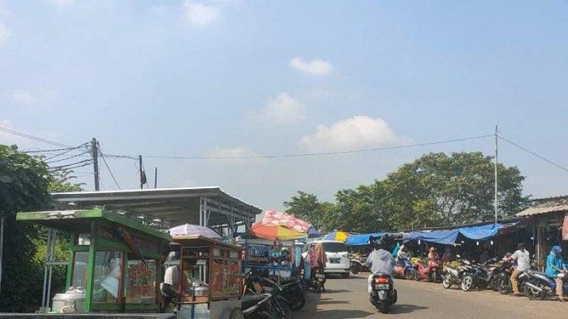 Satpol PP Diminta Tertibkan Bangli di Bahu Jalan Pasar Sentiong hingga Jalur PT Adis