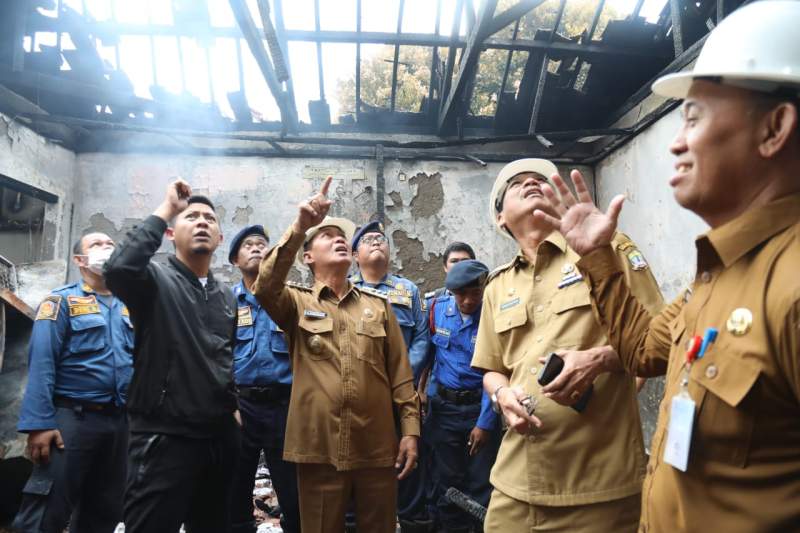 Walikota Serang Tinjau Kebakaran Kantor DinkopukmPerindag : 50 Persen Hanguss Terbakar
