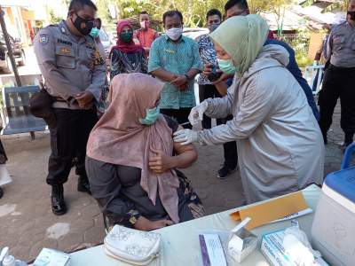Vaksinasi Covid 19  Bagi Nakes Pessel Dimulai Plh Sekda Muskamal : Targetkan Vaksinasi Selesai Januari