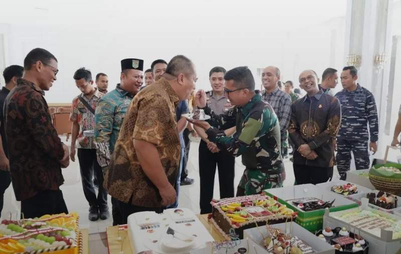 Penuh Suka Cita, Dandim 0208/Asahan Berikan Surprise HUT ke-58 Bupati Asahan