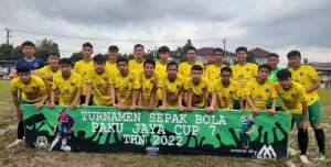 Kesebelasan DLA Gondrong Petir, melaju ke putaran dua sepakbola Pakujaya Cup setelah unggul 4-3 melalui adu penalti.