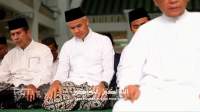 Ganjar Pranowo dalam tayangan adzan Maghrib di di stasiun televisi.