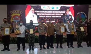 Polda Banten Beri Penghargaan dan Uang Pembinaan untuk Kampung Tangguh Anti Narkoba