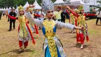 Tarian tradisional turut mewarnai pembukaan Tangsel Sejiwa Festival di Lapangan Sunburst BSD, Serpong.