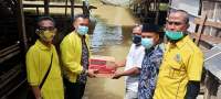 Peduli Korban Banjir di Kresek, Anggota Dewan Deni Hendriadi Salurkan Bantuan