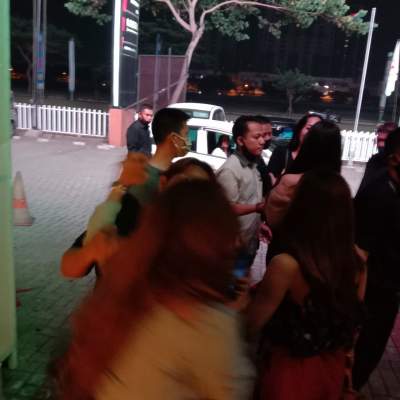 Diduga Mabuk, 2 Wanita Nyaris Adu Jotos Clique Kitchen &amp; Bar Kelapa Dua