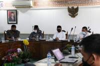  Rapat Koordinasi Tim Koordinasi Pilkades Kabupaten Serang di Aula KH. Syam&rsquo;un, Jum&rsquo;at, (2/7/2021). (aden)