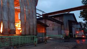 Pabrik Triplek PT SGS di Balaraja Ludes Terbakar